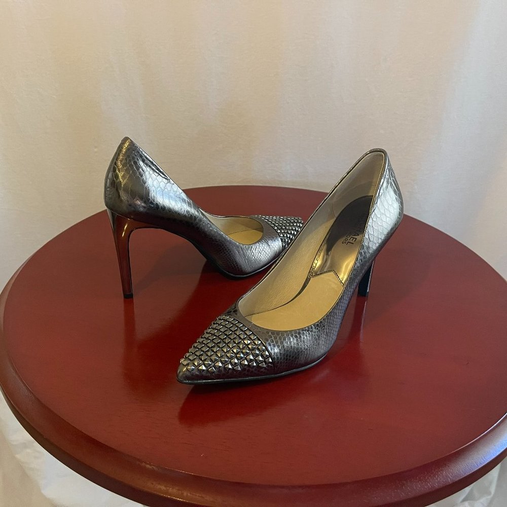 MICHAEL Michael Kors Gunmetal Studded Toe Pumps Sz: 10